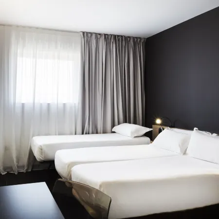 B&B Hotel Granada Отели рядом с достопримечательностью «Шана»