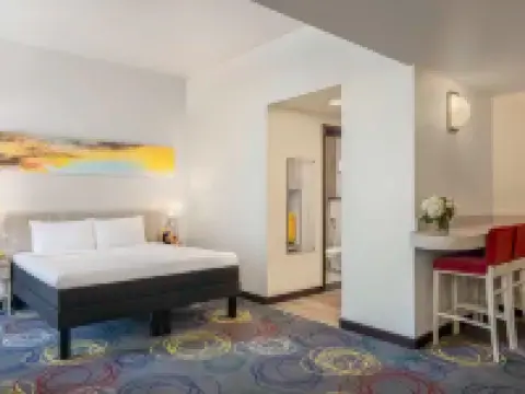فندق إيبيس ستايلز دراغون مارت Hotels near الخوانيج ووك