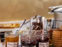 Royal Saint Germain Hotel berhampiran Stesen Metro Vavin