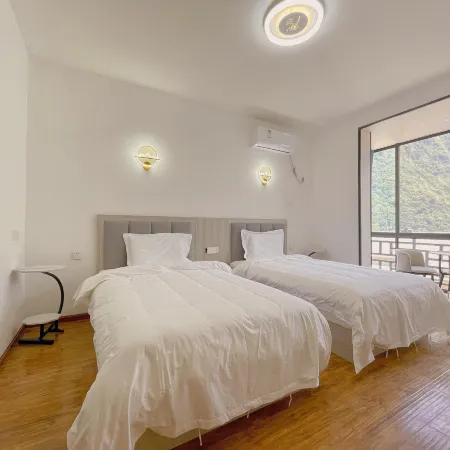 Baoxing Xueshan Yangjie Homestay