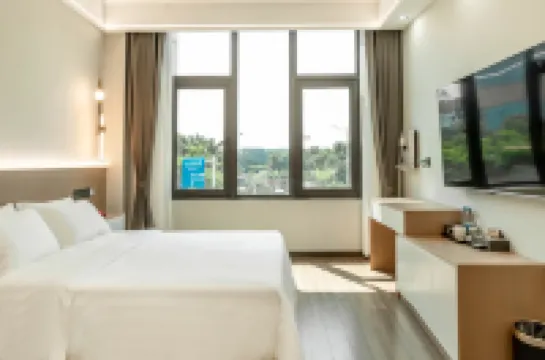 山荘湖畔ホテル