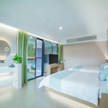 Xinfeng Shuiyuewan Hot Spring Resort Hotel