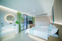 Xinfeng Shuiyuewan Hot Spring Resort Hotel