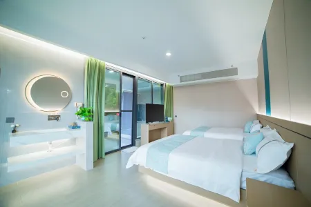 Xinfeng Shuiyuewan Hot Spring Resort Hotel Отели рядом с достопримечательностью «Huafeng Hot Spring»