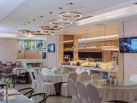 Metropolo Jinjiang Hotels (Fuxin Yingbin Street Railway Station) Отели рядом со станцией Fuxin South Railway Station