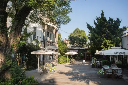 Man Xi Pub Отели рядом с достопримечательностью «Ocean University of China Calligraphy Institute»