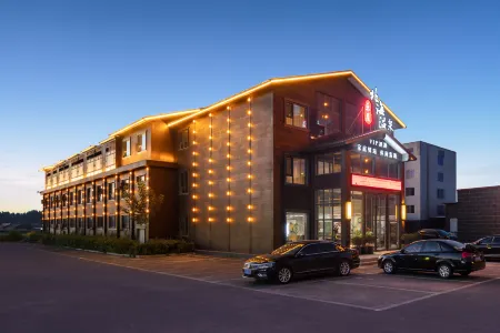 Dashiqiao Leju Hot Spring Hotel Отели рядом с достопримечательностью «Dashiqiao Mizhen Mountain»