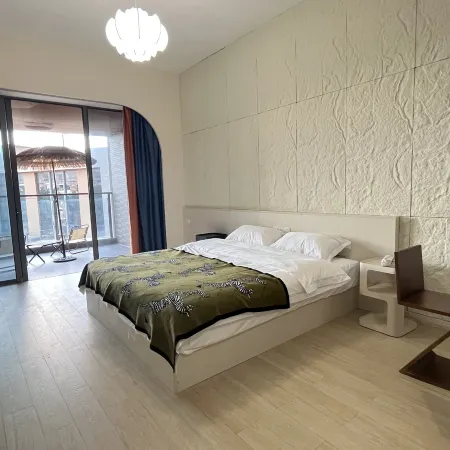 Time of Island Scenic Apartment (Gold Coast Luogjia Temple)
