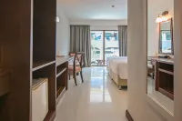 Ramada by Wyndham Phuket Southsea - vue sur la montagne