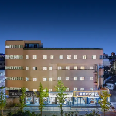 TUKE LIGHT HOTEL (Yangzhou University Slender West Lake South Gate)