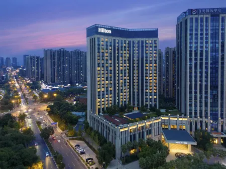 Hilton Chengdu Longquanyi Отели рядом с достопримечательностью «Sichuan Shifan Daxue Chenglong Xiaoqu Library»