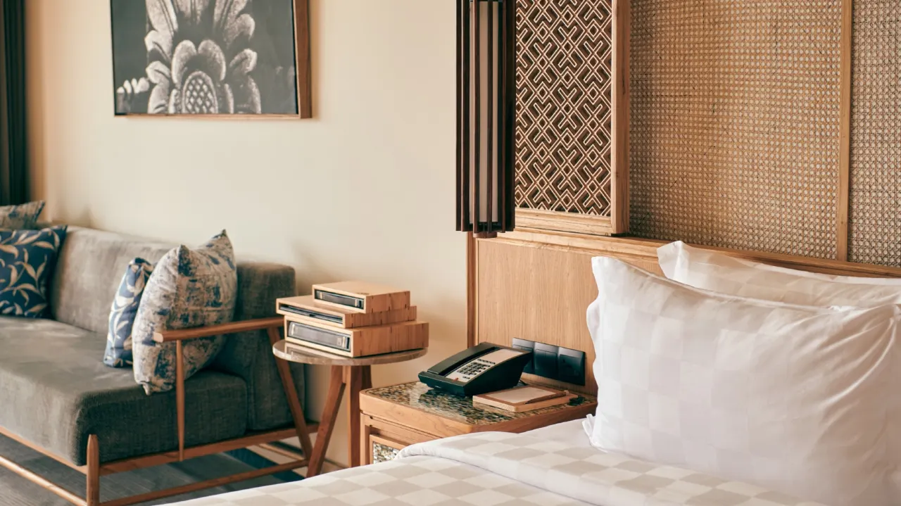 세구라 스위트의 넓고 안락한 거실 공간