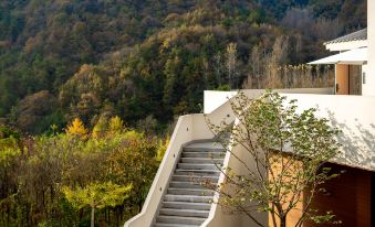 Liuba Mountain and Twelve Habits