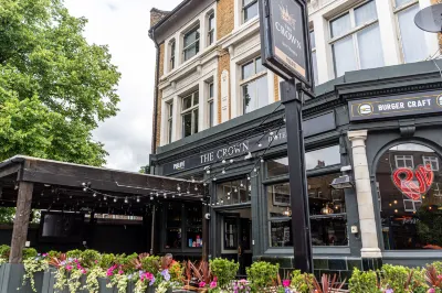 PubLove @ the Crown, Battersea Hotels in 