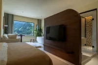 The love of the mountains and rivers of Haokun Lake Hotels in Lingyun