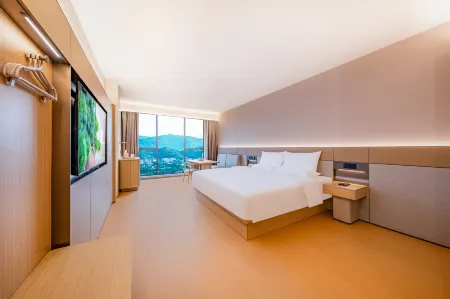 JI Hotel (Chengdu Longquanyi Dayunhui Sports Center) Отели рядом с достопримечательностью «CPC Chengdu Longquanyi District Committee Party School»