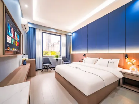 Golden Dragon Hotel (Red River Maitreya Branch)