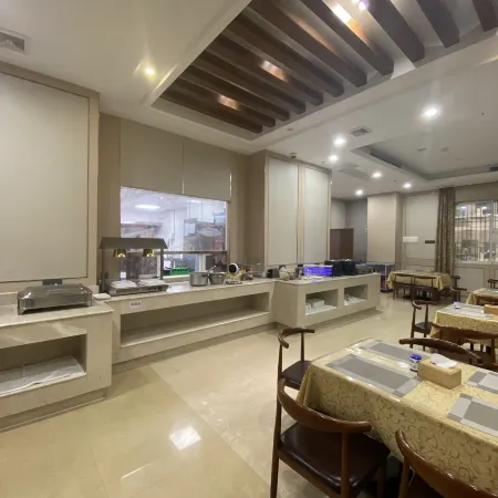Vienna Hotel (Shanwei Feicuiwan, Erma Road Food Street)