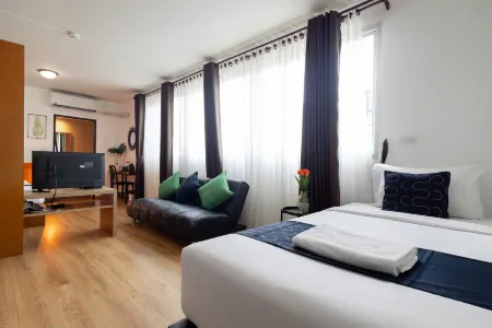 Nature Boutique Hotel Ratchayothin Отели рядом с достопримечательностью «Wat Suan Mokkh»