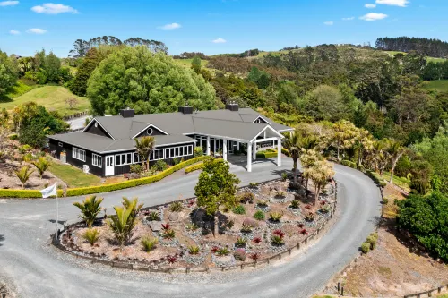 Woodhouse Mountain Lodge Hotels in Warkworth