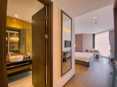 CONDOTEL CHAM BAY LUXURY Отели в г. Фантхиет