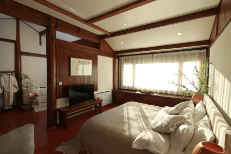 Yulong Sadhu Inn Отели рядом с достопримечательностью «Blue Moon Valley»