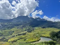 Yuanyang Banshan Homestay (Duoyishu Terraced Fields Scenic Area Store)