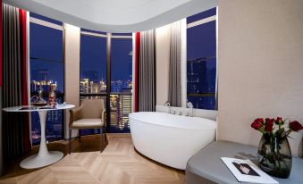 Kunming Lirui Hotel (Plateau Pearl International Trade City)