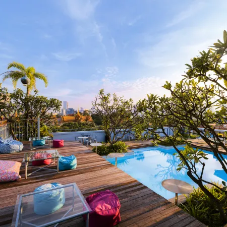 The Frangipani Royal Palace Hotel Отели рядом с достопримечательностью «Ват Оуналом»