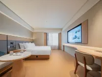 JI Hotel (Chengdu Wuhou Taipingyuan Subway Station) Hotels in A red building/Pleasure City business district