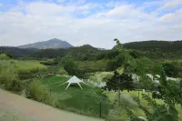 The castle at the foot of Wangjun Mountain Hotel in zona Longjingzhen Shikan Passenger Transport Terminal