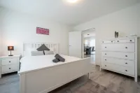 Modern Swiss Apt | spacious garden + parking