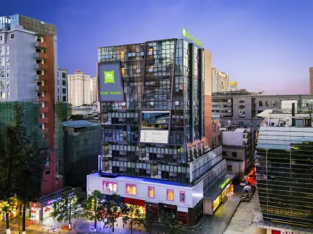 Ibis Styles Hotel (Kunming Nanping Pedestrian Street) Отели рядом с достопримечательностью «Southwest Forestry University Bailong Campus»