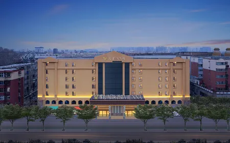 Vienna International Hotel Classic  Luoyang Shanghai Market WandaPlaza Отели рядом с достопримечательностью «Henan University of Science and Technology (Xiyuan Road)»