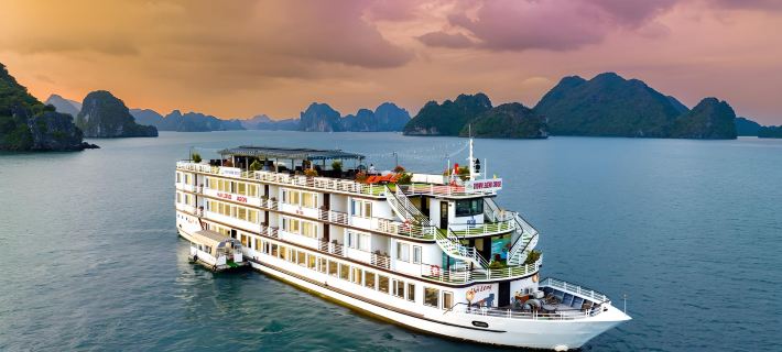 Amanda Premier Cruise Hotels in Tuan Chau