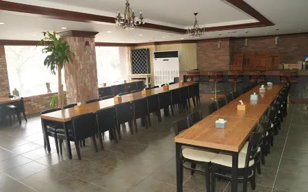 Hotel Rainbow Отели рядом с достопримечательностью «Gyo-dong and Songhyeon-dong Tumuli»