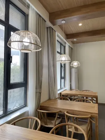 Yinxi ·Xiaoshu (Zhuhai Jinwan International Airport store) Отели рядом с достопримечательностью «Zhuhai College of Science and Technology»