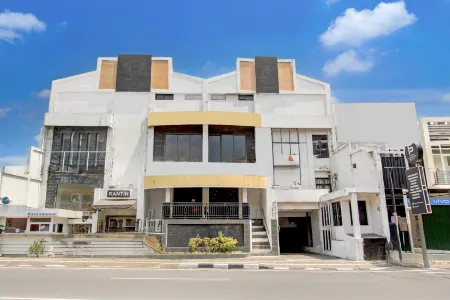 Collection O Simpang Lima Near Simpang Lima Semarang Formerly Hotel Eben Haezer Отели рядом с достопримечательностью «Лима»