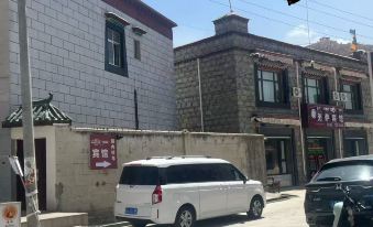 Zhanang Qiangsa Hotel