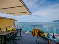 La Lampara Sea View Terrace Apartment with AC Hotels in Manarola