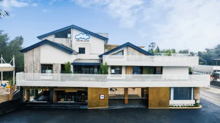 dobmbo Отели рядом с достопримечательностью «Emerald Gallery»