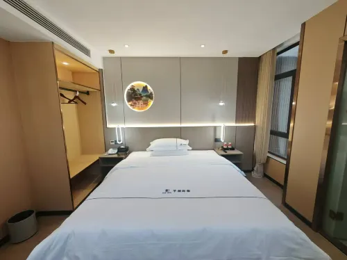 Ziyuan Homestay (Pingnan Caifu Square)