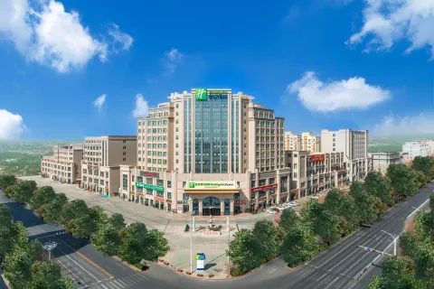 Holiday Inn Express Turpan (Meishingtiancheng Food Street Branch)