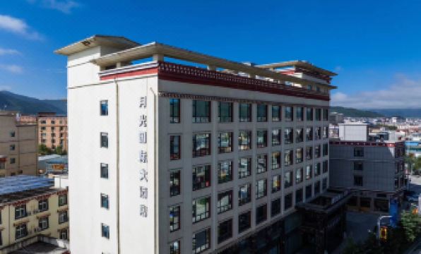 Shangri La Moonlight International Hotel