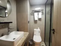 Jinghua Hotel (Shijiazhuang Vientiane City Jiefang Square Metro Station)