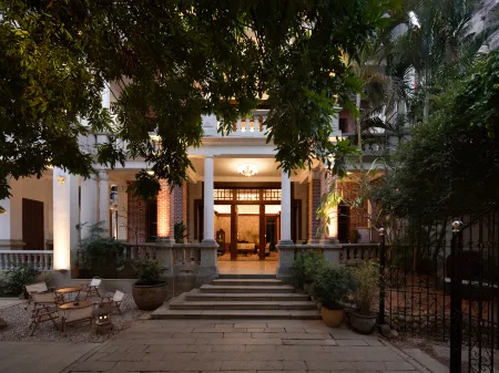 Xiamen Qian Mansion-1929 (Zhongshan Road Maternity and Child Zhenhai Road Subway Station) Отели рядом с достопримечательностью «Zeng Cuo An Village»