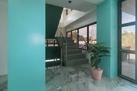 Sans Hotel near Enchanted Kingdom Santa Rosa Laguna Отели рядом с достопримечательностью «Pavilion Mall»