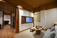 Jianshui Chunshanwai Taoju Homestay (Zitao Creative Industry Park)