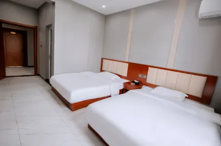 Yuejiyuan Hotel (Huayi Roundabout) Отели в г. Ханьчуань