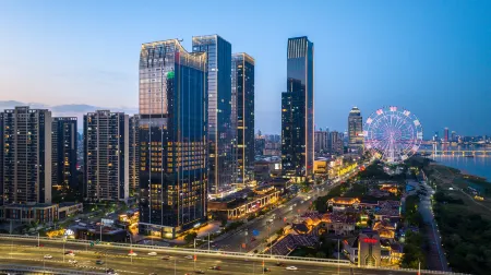 Nanchang Honggu Beach Vientiane City Manxin Hotel Отели рядом с достопримечательностью «Qiushui Square»